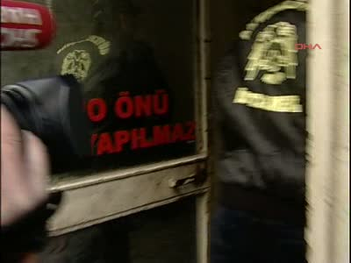İstanbul\'da Korsan CD Operasyonu