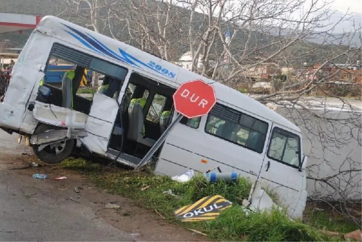İzmir\'de Trafik Kazası: 1 Ölü, 6 Yaralı