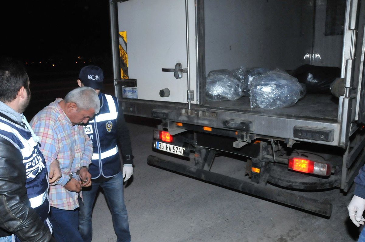 İzmir\'de Uyuşturucu Operasyonu