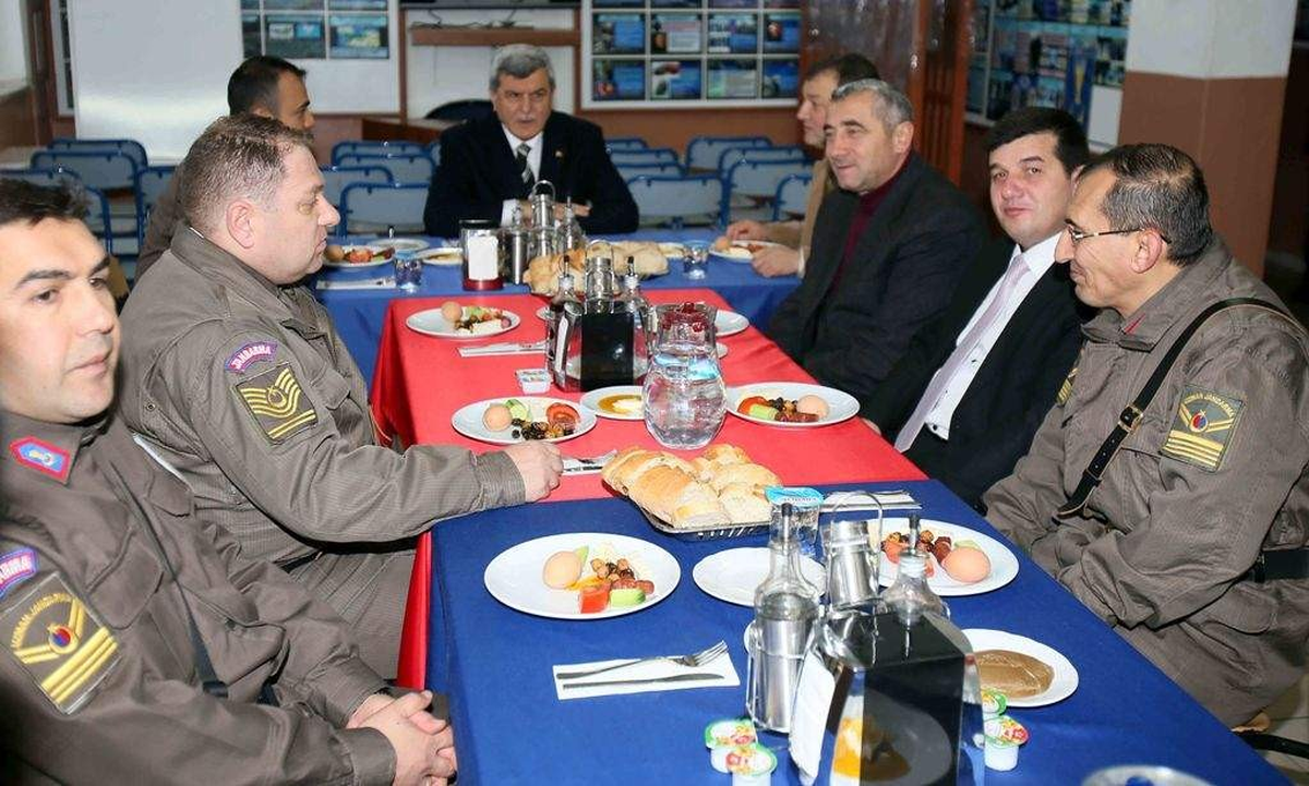 Karaosmanoğlu Jandarma\'ya Konuk Oldu