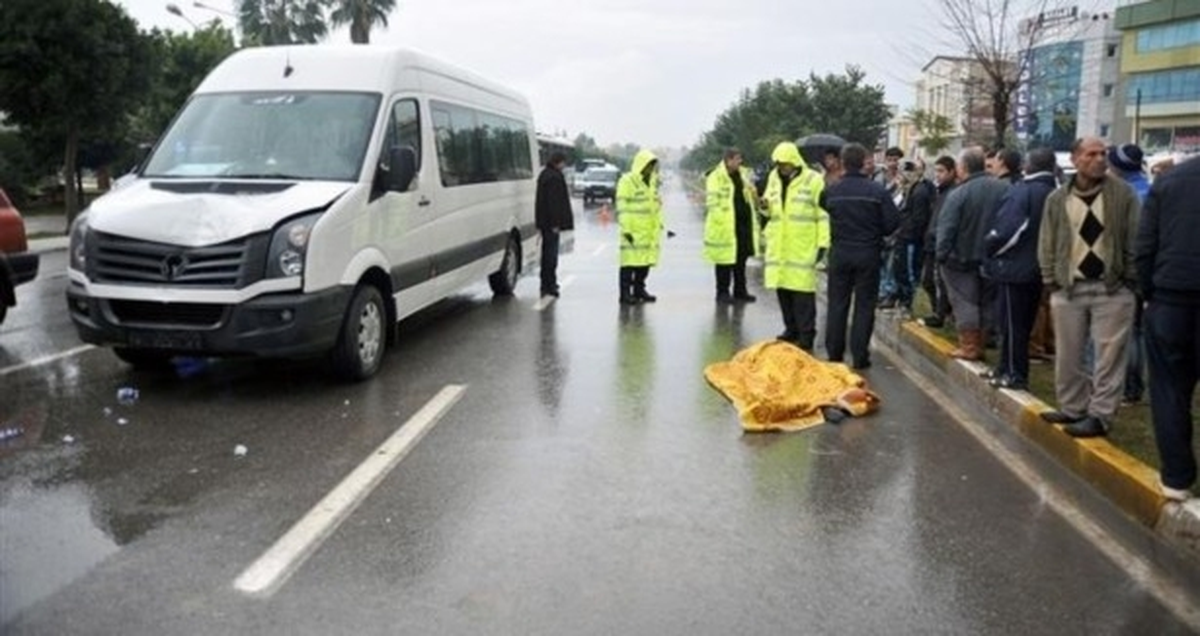 Yaşlı Kadına Minibüs Çarptı: 1 Ölü