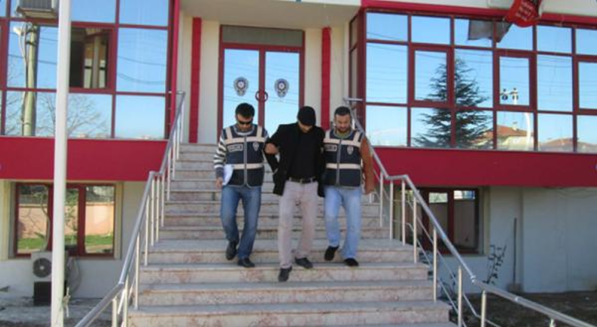 Maddi Hasarlı Kazanın Ardından 2 Kişiyi Tabanca ile Yaraladı