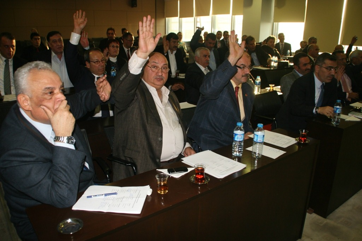 Meclis\'te Seçim Gerginliği