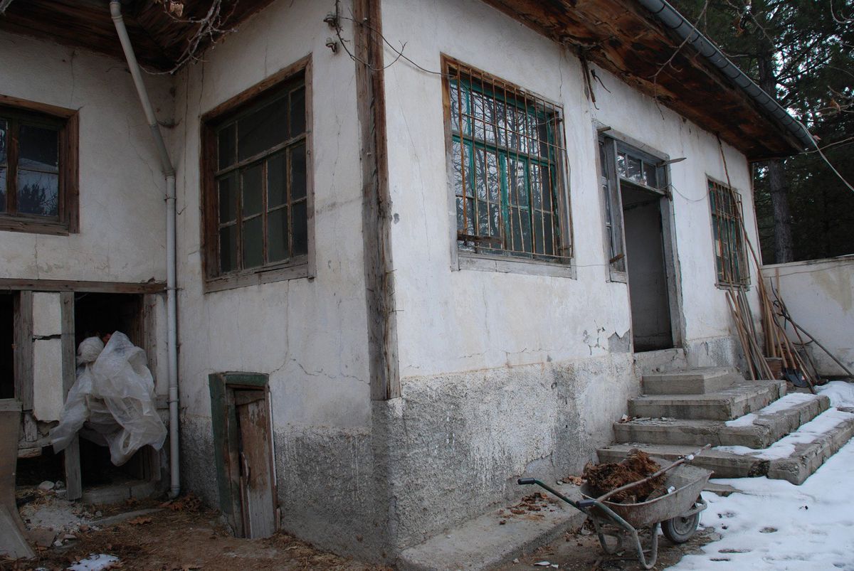 Mezarlığa Modern Lojman