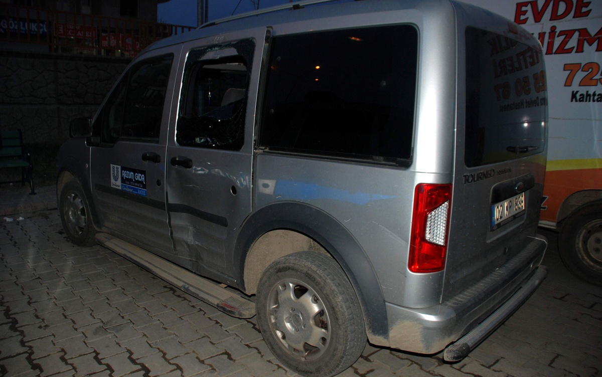 Motosikletle Otomobil Çarpıştı: 2 Yaralı