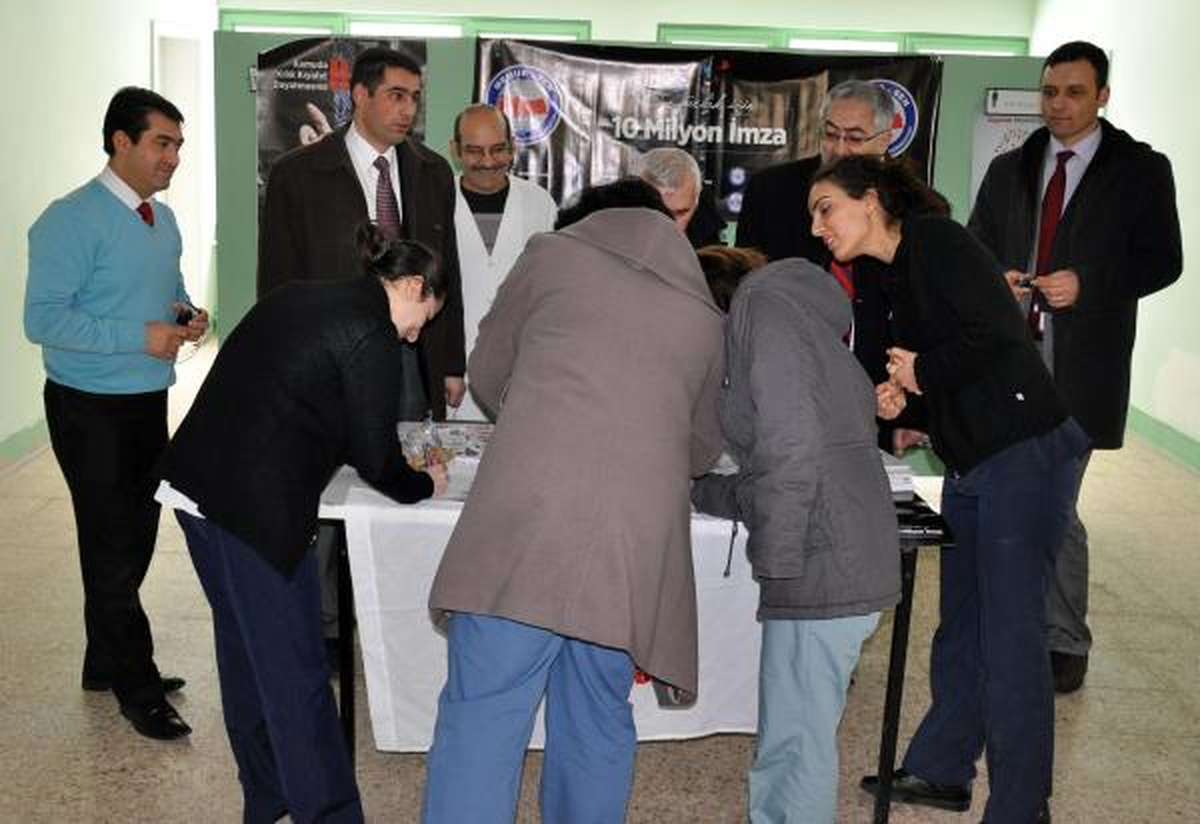 Sağlık- Sen\'den Kamuda Kıyafet Özgürlüğü İçin İmza Kampanyası