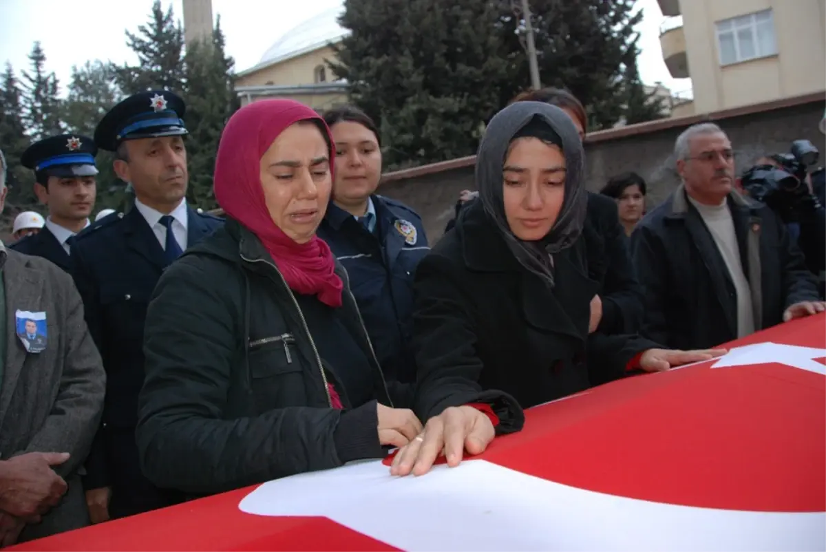 Şehit Polis Memurunun Cenazesi Baba Ocağında