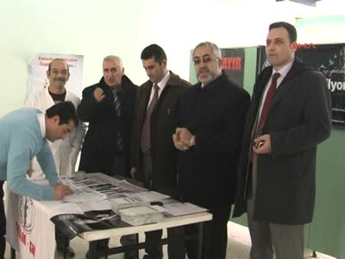 Sen\'den Kamuda Kıyafet Özgürlüğü İçin İmza Kampanyası