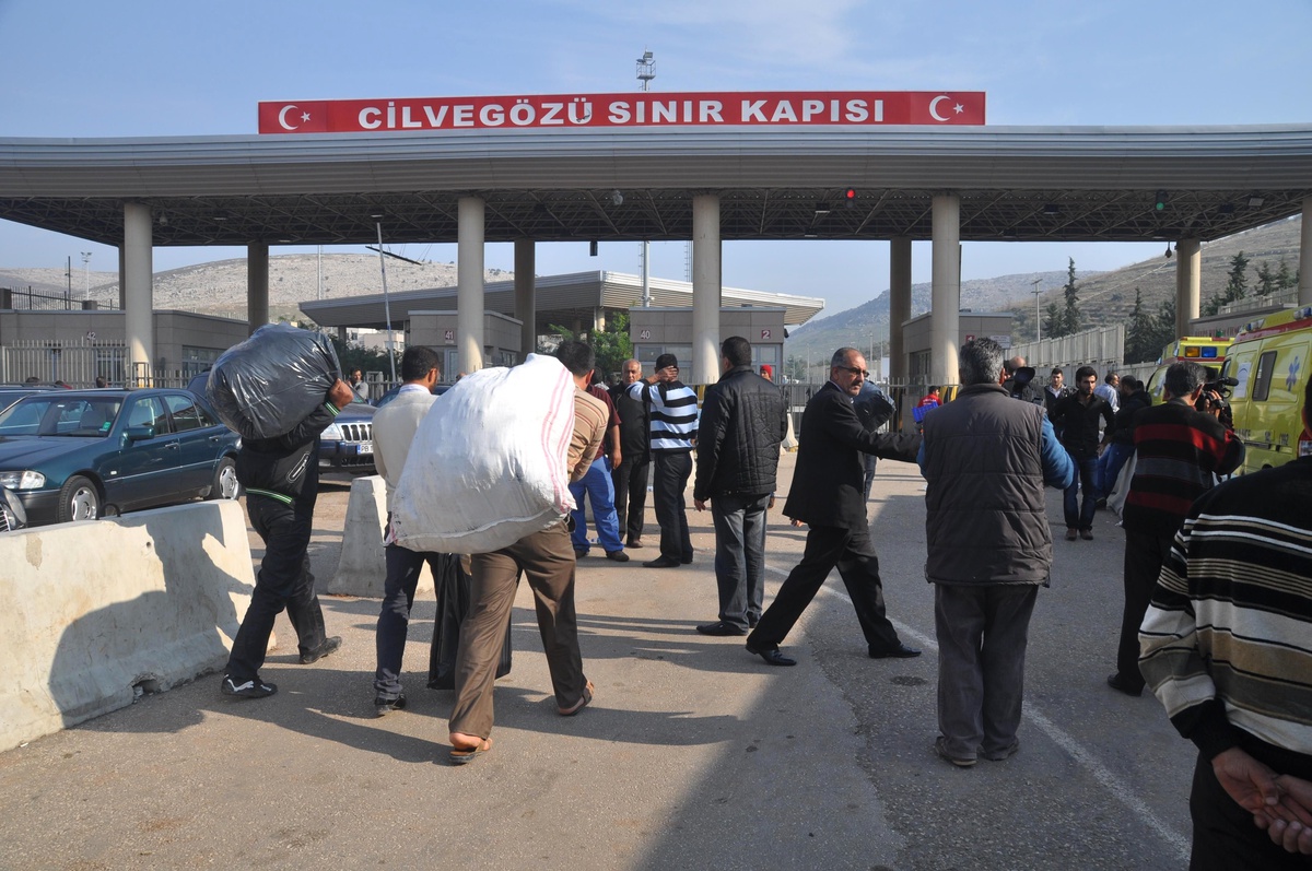 Suriye Ordusundan Kopuşlar Sürüyor