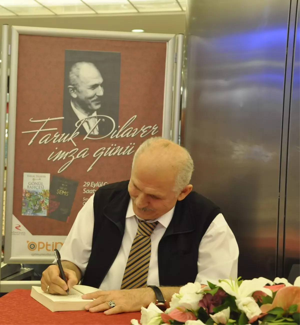 Yazar Faruk Dilaver Kitap Fuarı\'nda