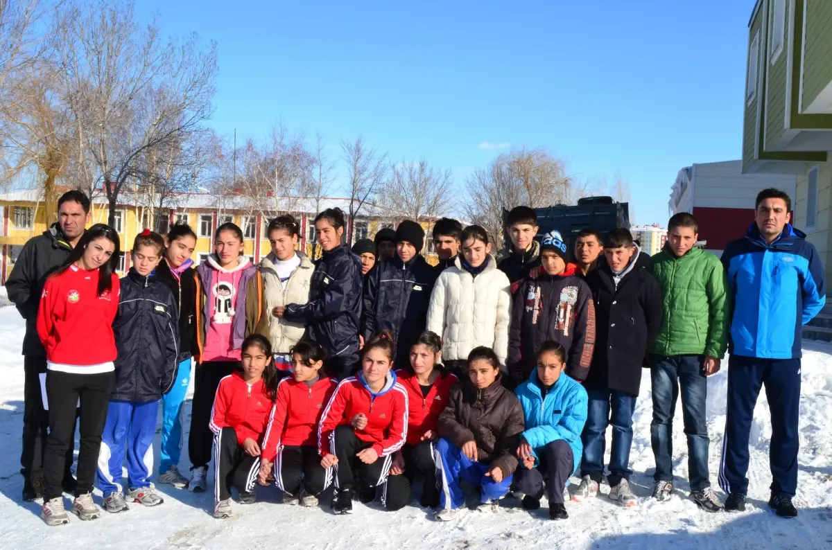 Yıldız Atletler Salonda Koşacak