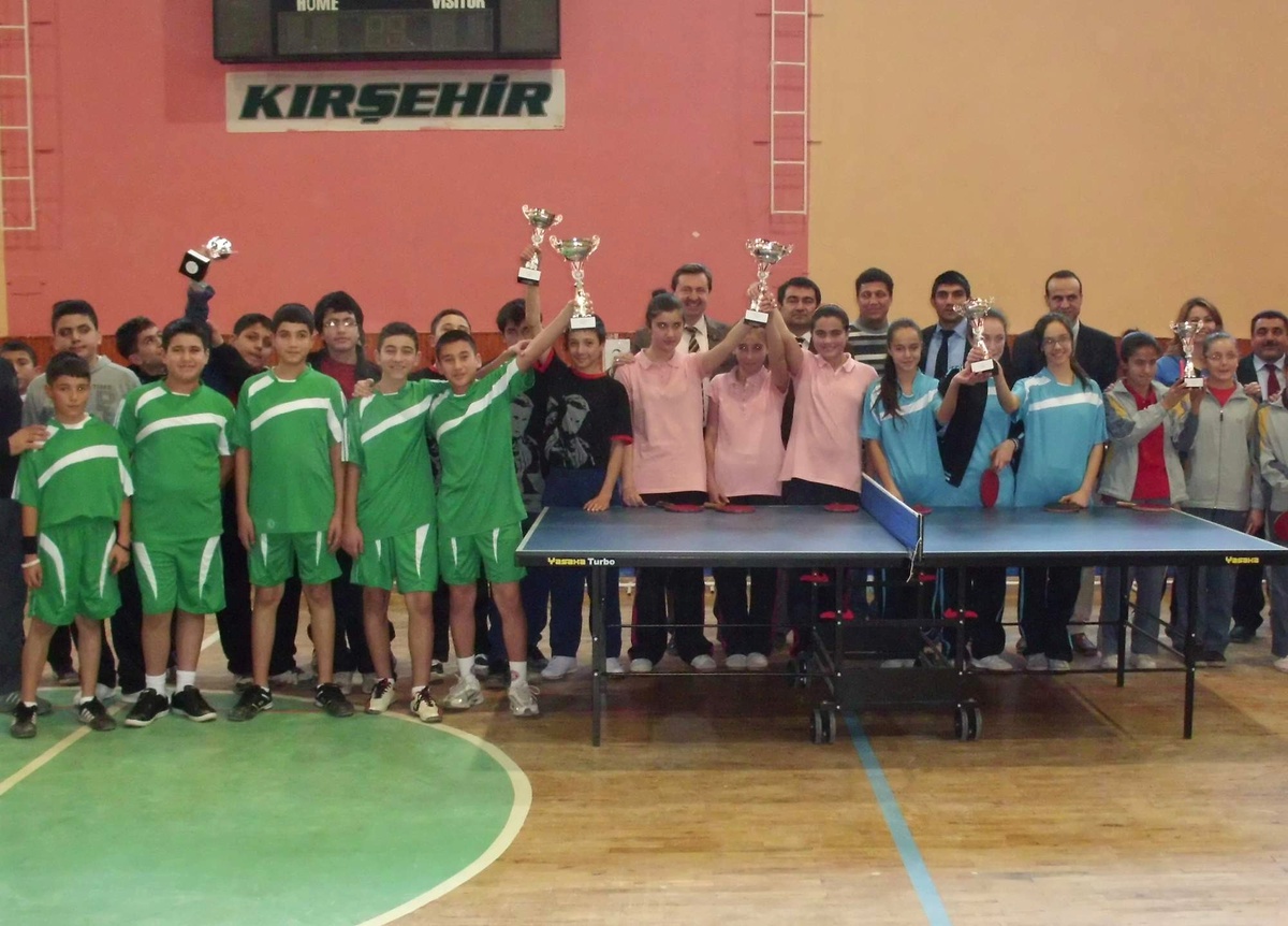 Yıldız Kız ve Erkek Masa Tenisi Müsabakalarında Dereceye Giren Okullar Ödüllerini Aldı