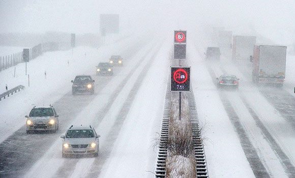 Zagreb'de Kar Hayatı Felç Etti