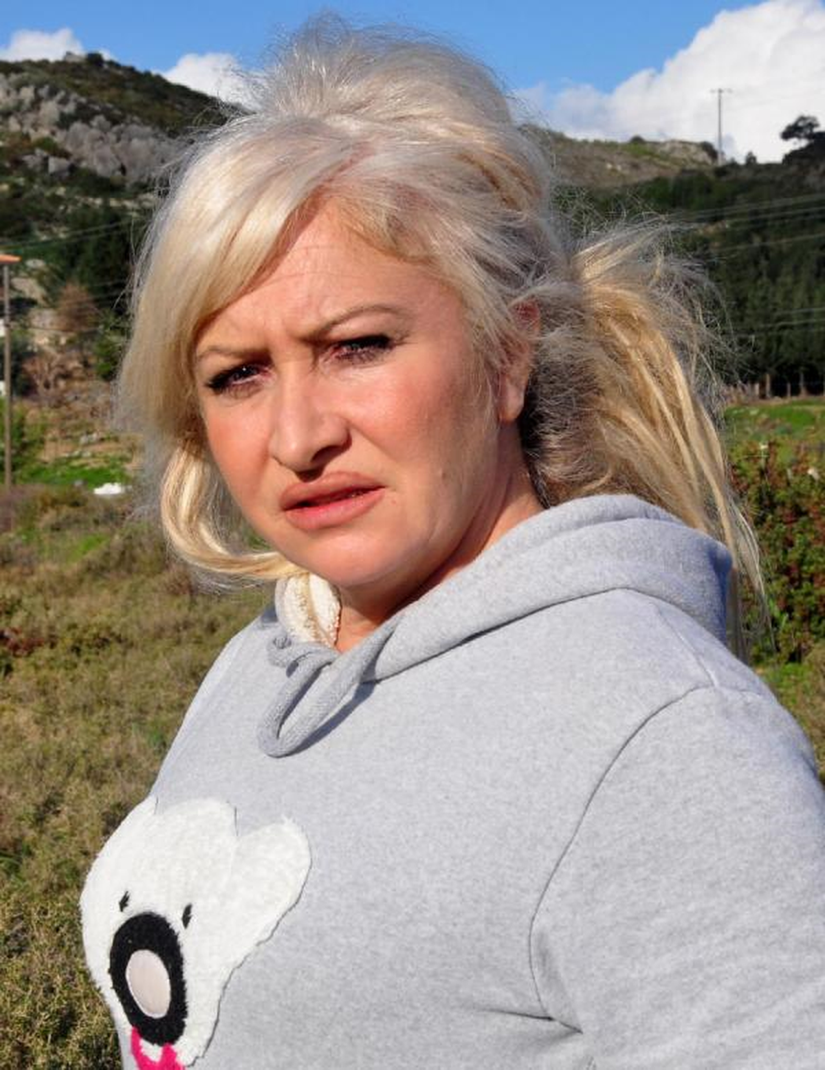 Zehirleyip Yol Kenarına Attılar