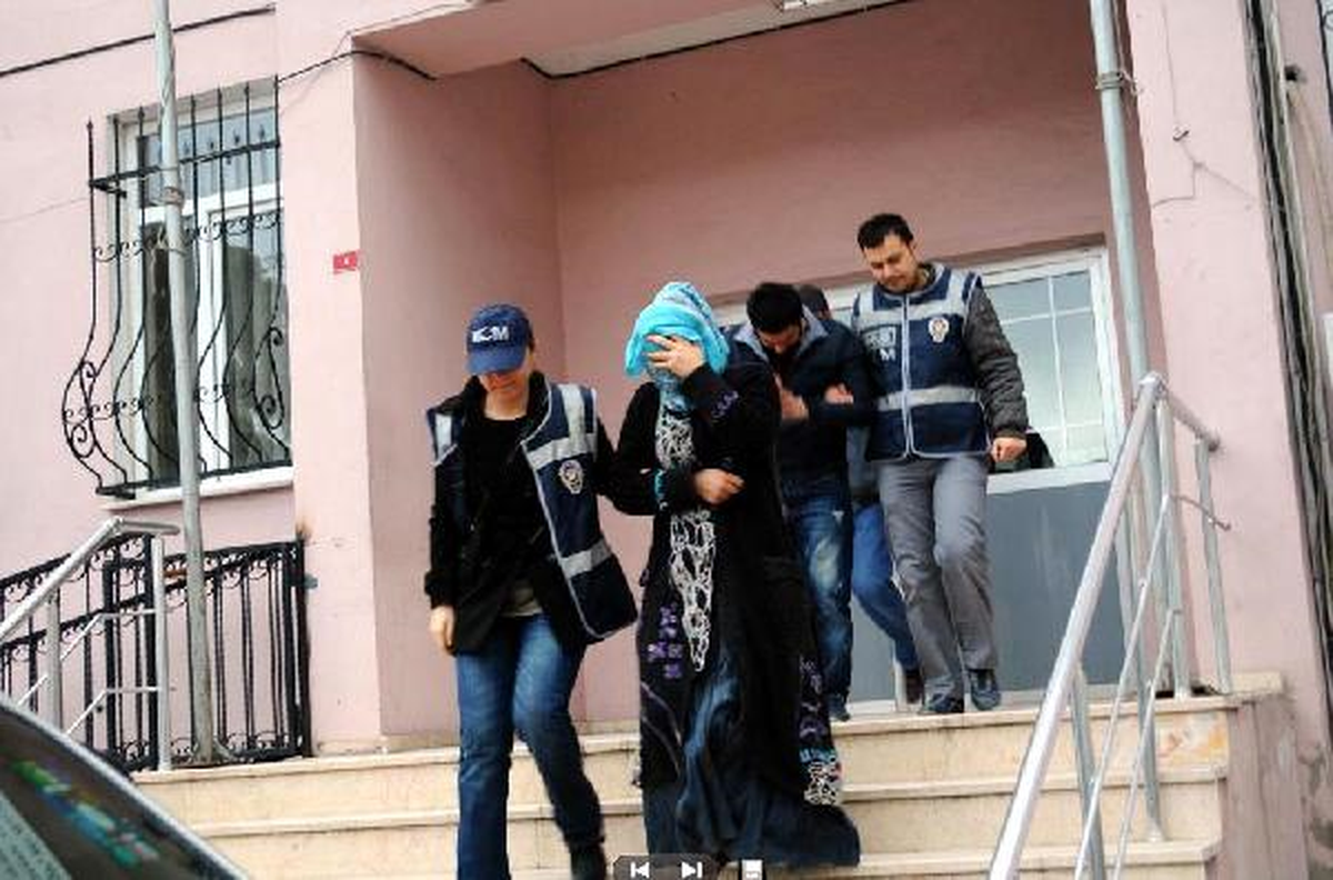Adapazarı\'nda Uyusturucu Operasyonu: 3 Gözaltı