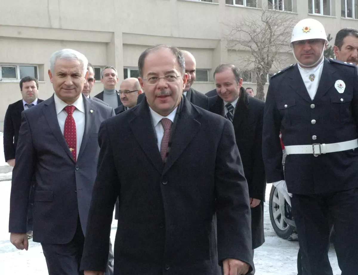 Bakan Akdağ, Polis Meslek Yüksek Okulu\'nu Ziyaret Etti