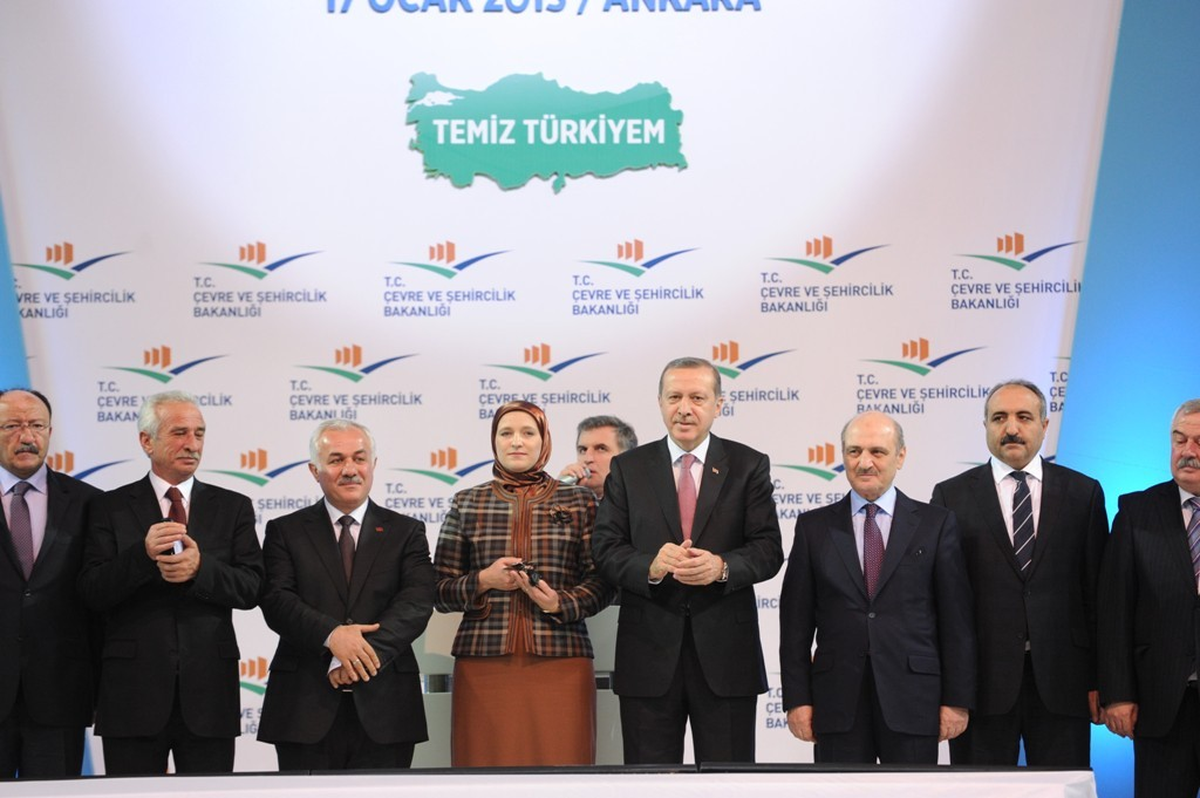 Başbakan Erdoğan\'dan Çubuk\'a Çöp Kamyonu