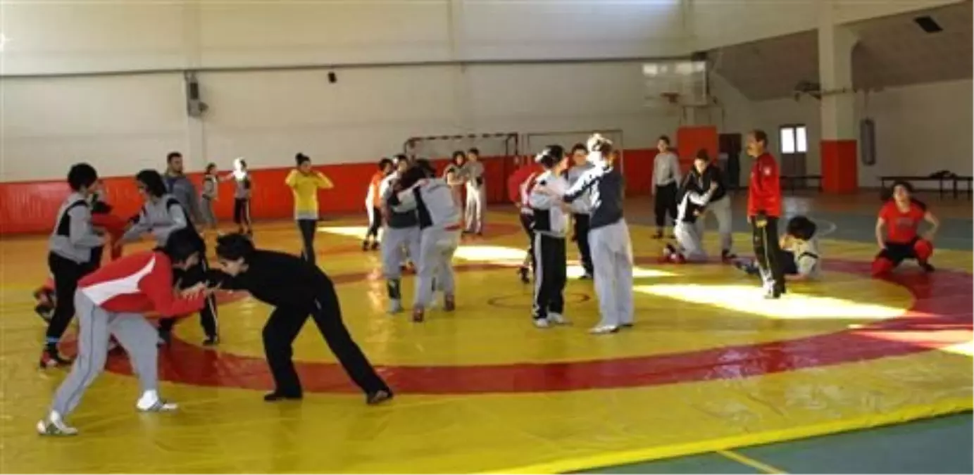 Bayan Güreş Milli Takımı, Demirkazık'da Kampa Girdi