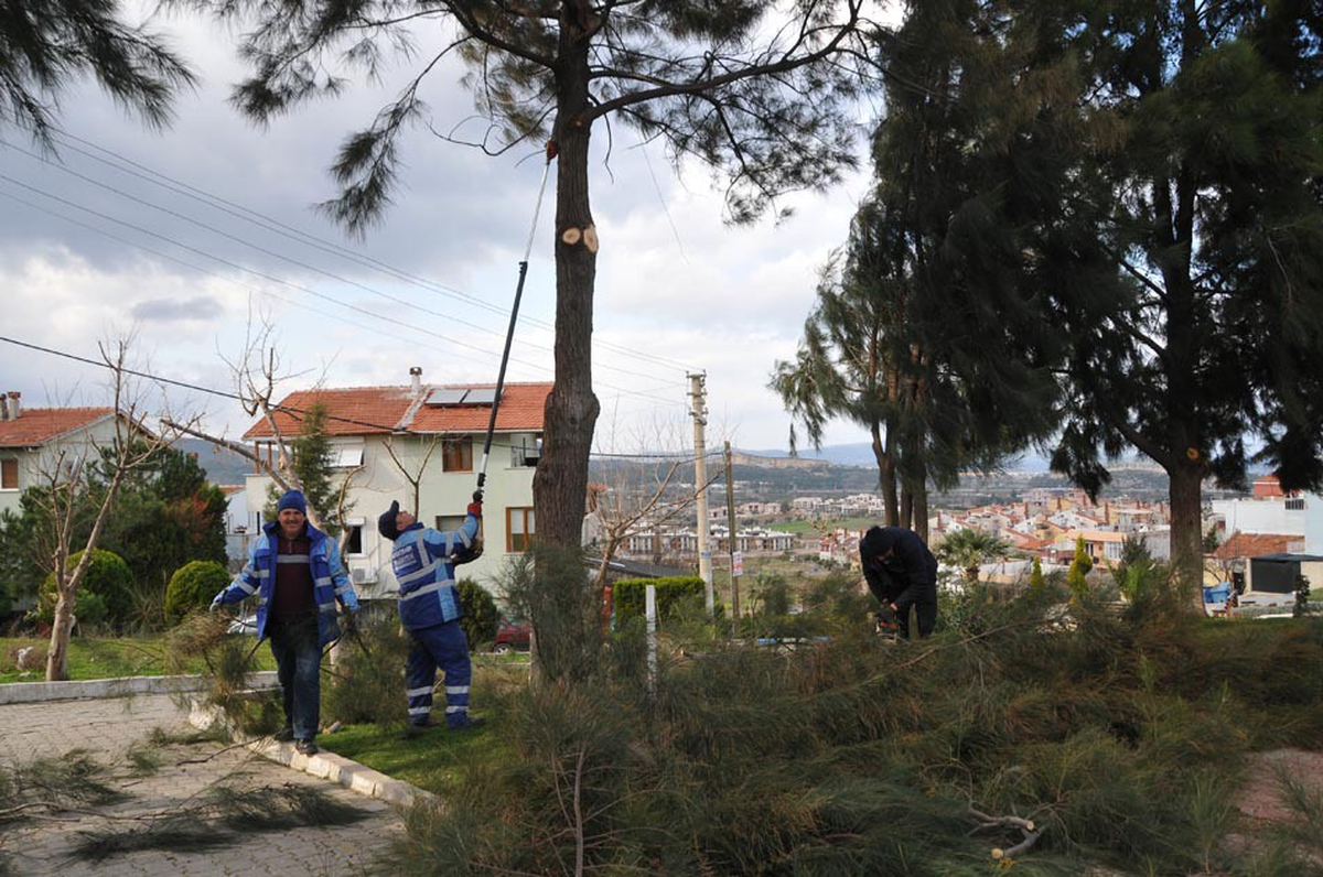 Belediyelerin Temizlik İmecesi Güzelbahçe\'de Devam Etti