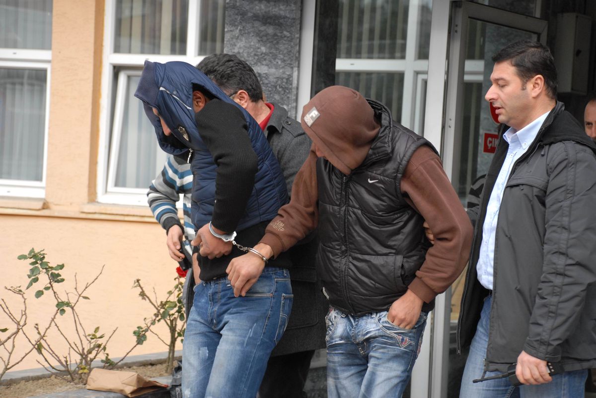 Çaldıkları 9 Araçla Hırsızlık Yapan Gençler Yakalandı