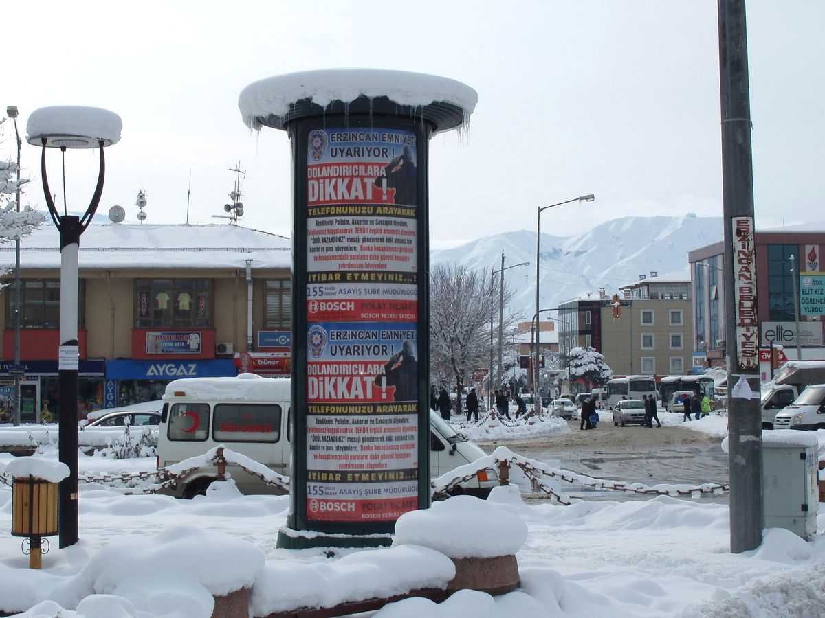 Dolandırıcılara Karşı Afişli Uyarı