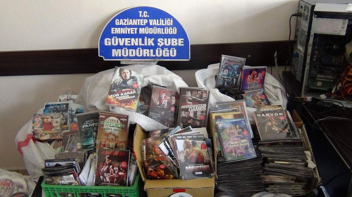 Gaziantep\'te 5 Bin 143 Adet Korsan Cd Ele Geçirildi