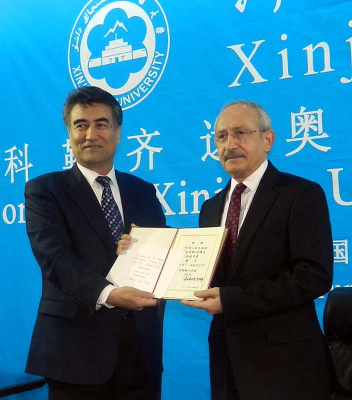 Kılıçdaroğlu\'na Fahri Doktora Ünvanı Verildi