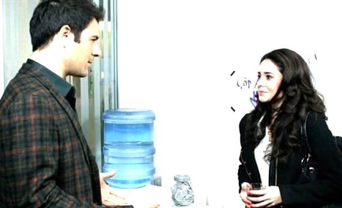 Krem'de Onur'un Kafası Karışıyor