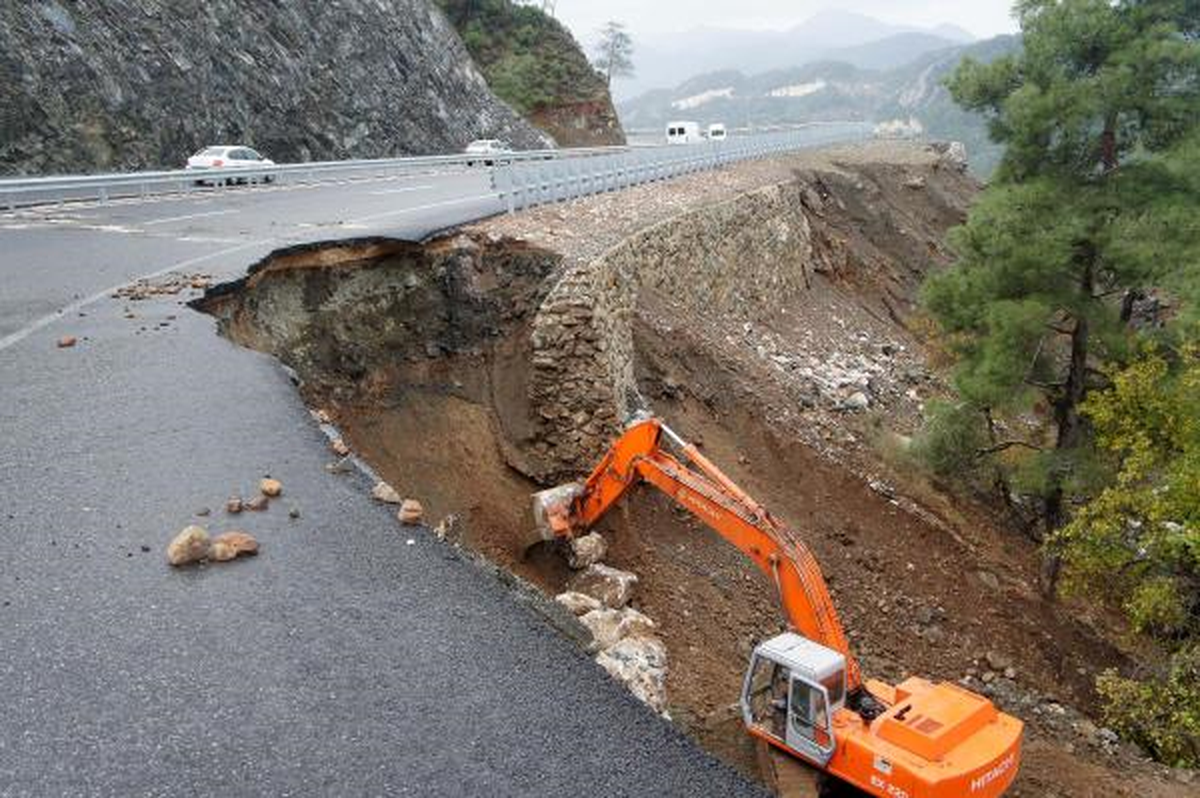 Marmaris\'te CHP\'den Çöken Yol Tepkisi