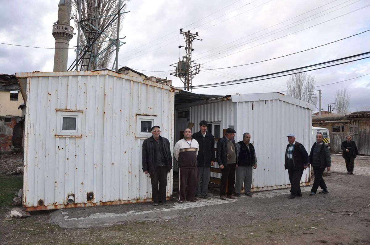 Prefabrik Camide İbadet