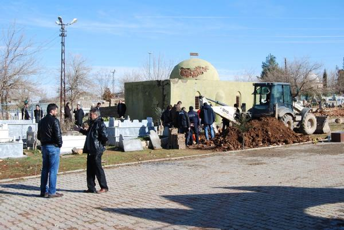 Safra Kesesi Ameliyatından Sonra Ölen Kadının Ölüm Nedeninin Belirlenmesi İçin Mezarı Açıldı