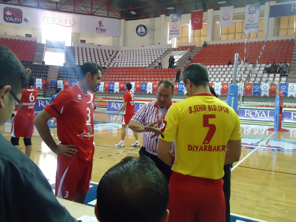 Şahinbey\'li Voleybolcular Diyarbakıra Galibiyet İçin Gidiyorlar