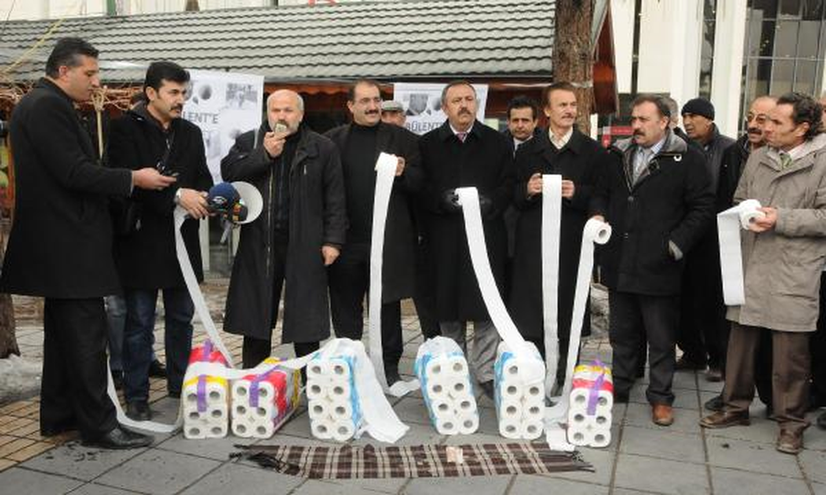 Sandikacının Bülent Arınç\'ı Protestosunda 2 Gözaltı