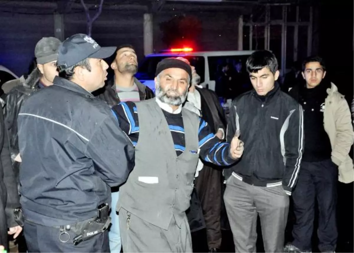 Şanlıurfa\'da Trafo Patladı; Araç Yandı