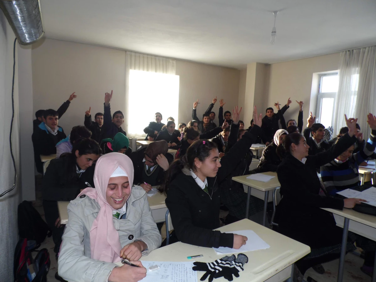 Sema-Der Sincik\'te 200 Öğrenciye Ücretsiz Özel Ders Veriyor