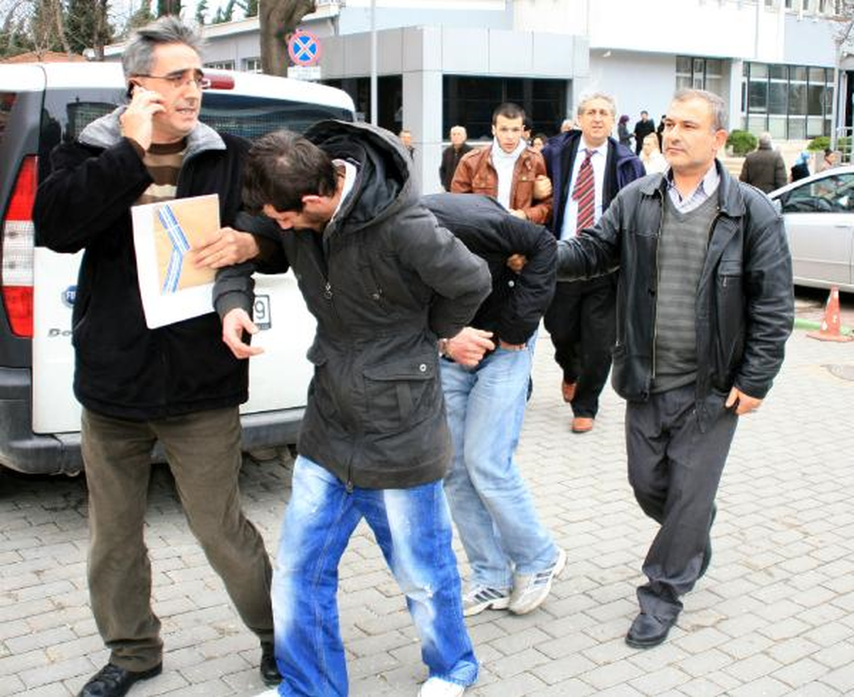 Sigara Hırsızları Güvenlik Kamerasına Yakalandı