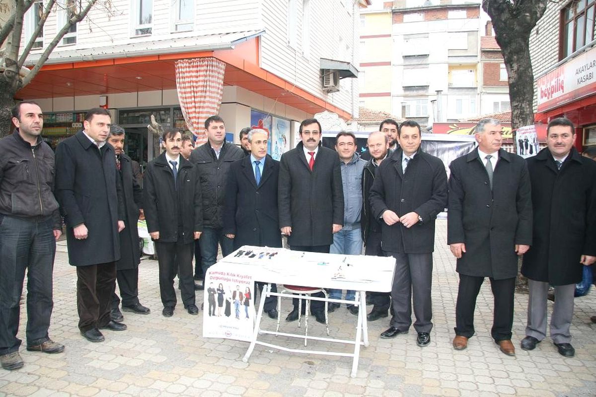 Sungurlu\'da Kamuda Kılık Kıyafet Özgürlüğü İçin İmza Kampanyası Başlattılar