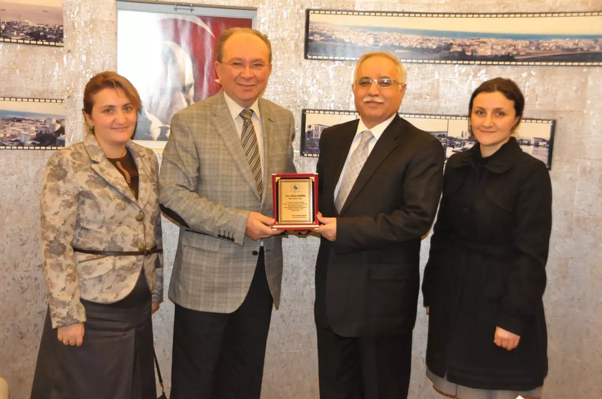 Türk Steeroloji Derneği'nden Burma'ya Plaket