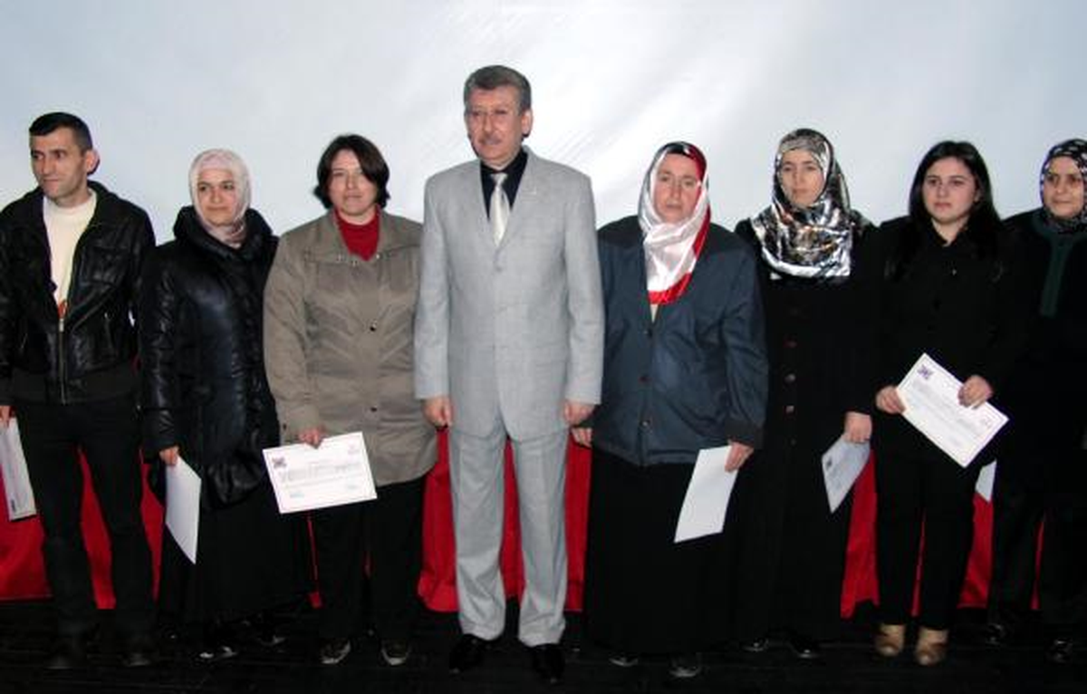 Yaşlı Hasta Bakıcı Kursunu Tamamlayanlara Sertifikaları Verildi