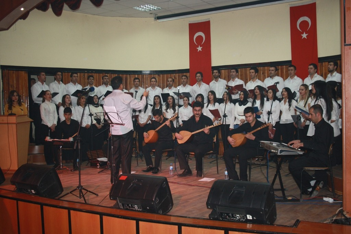 Ağrı\'da Öğretmenler Korosu İkinci Konserini Verdi
