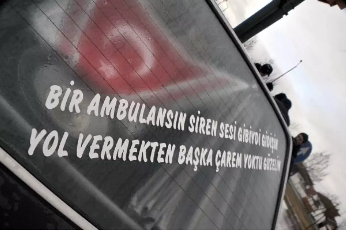 Ambulanla Otomobil Çarpıştı; 4 Yaralı