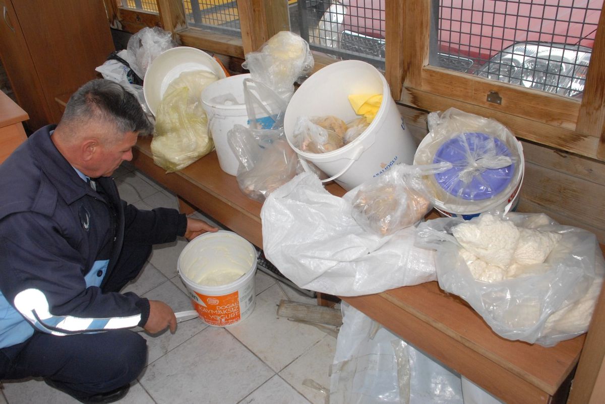 Fethiye Üretici Pazarında Açık Gıdalara Suçüstü
