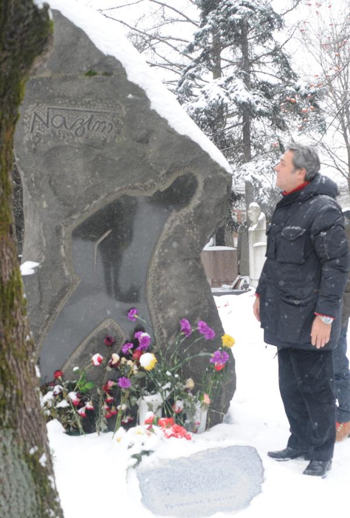 Kadir İnanır: Nazım Hikmet\'in Mezarı Türkiye\'ye Getirilmeli