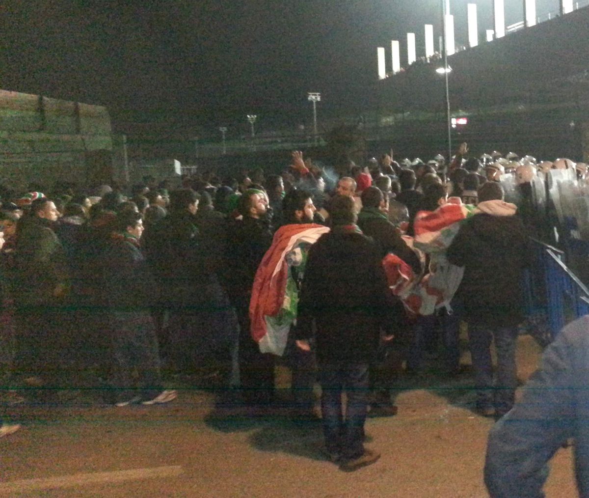 Karşıyaka Taraftarı ile Polis Arasında Arbede