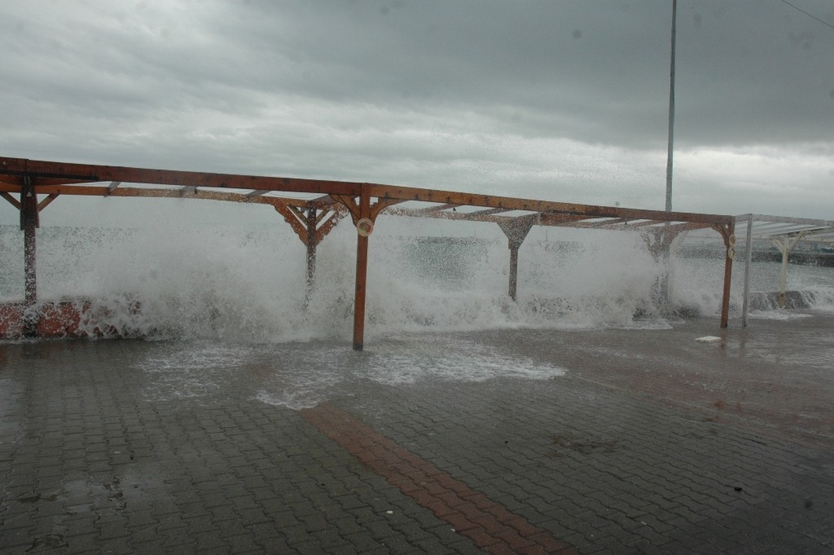 Lodos Tekirdağ\'da Hayatı Olumsuz Etkiledi