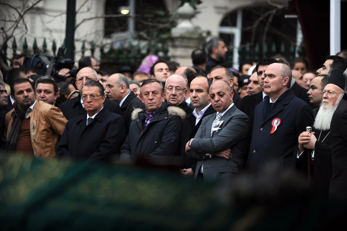 Mehmet Ali Birand İçin Teşvikiye Camii\'nde Cenaze Töreni (2)