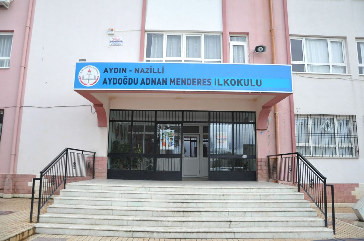 Nazilli Belediyesi Okullardan Yardım Elini Çekmiyor
