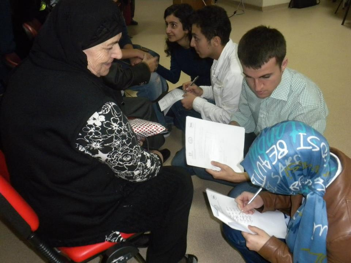 Öğrencilere Toplum Hizmetine Dayalı Mesleki Farkındalık Eğitimleri Verildi