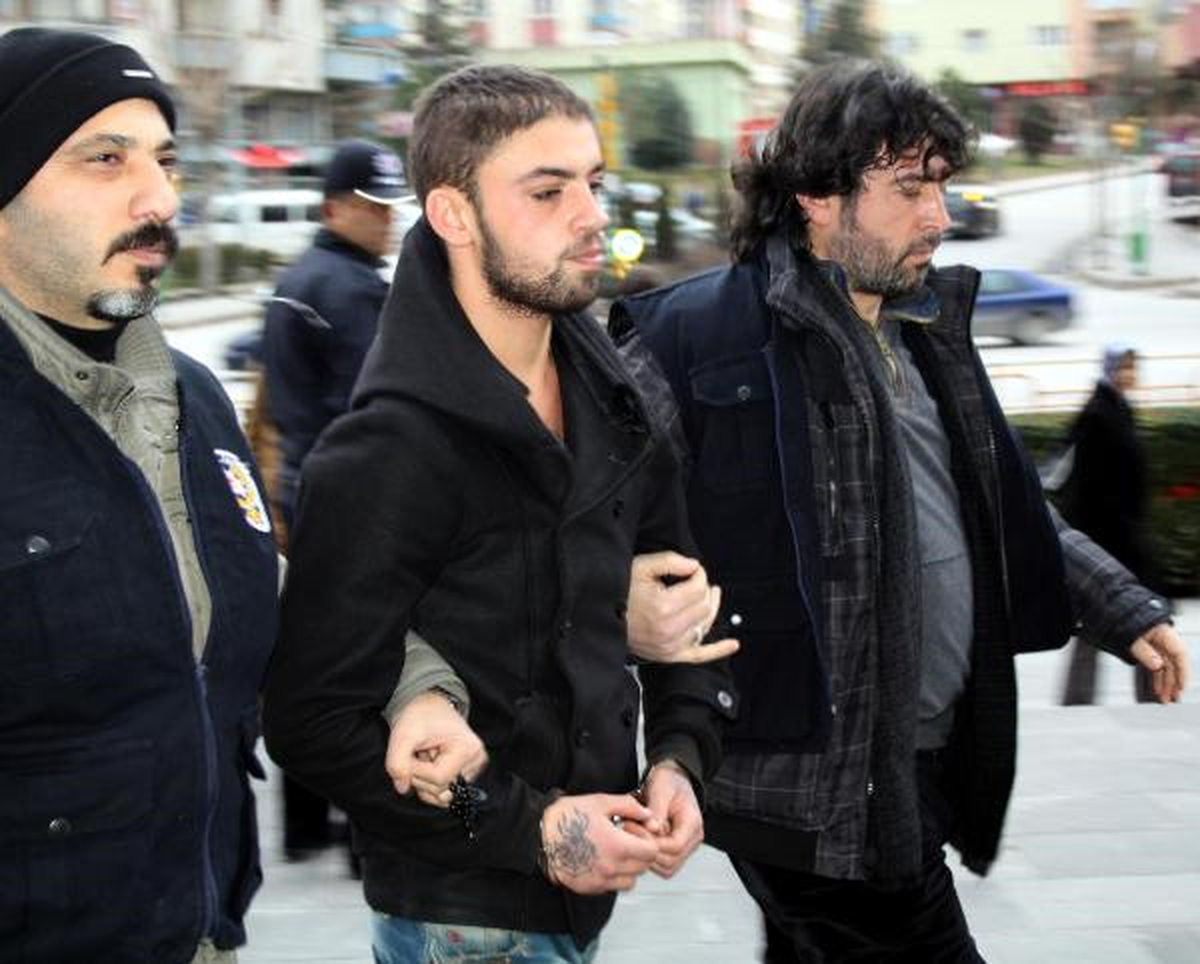 "Küçükken Cinsel Saldırıda Bulunmuştu"