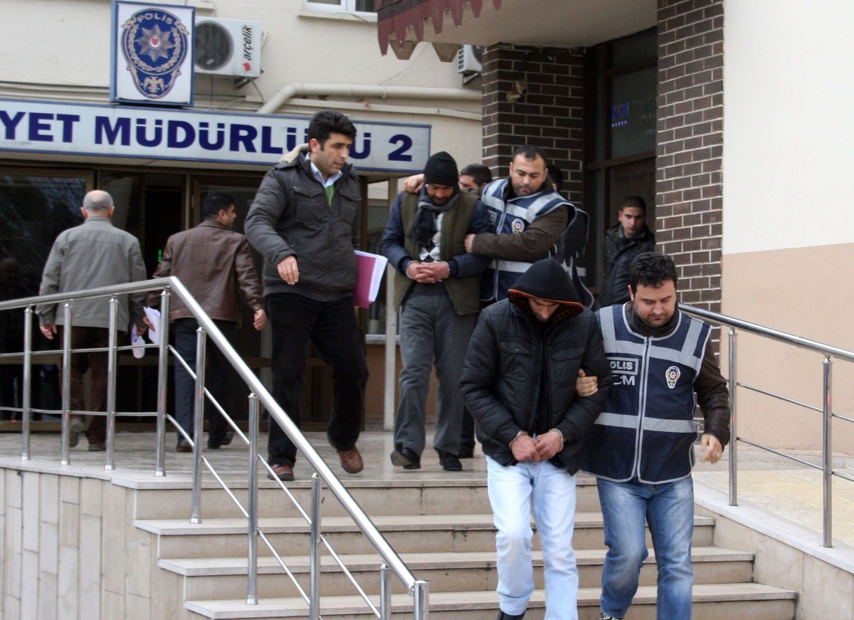 Şafak Operasyonu Kapsamında 24 Kişi Tutuklandı